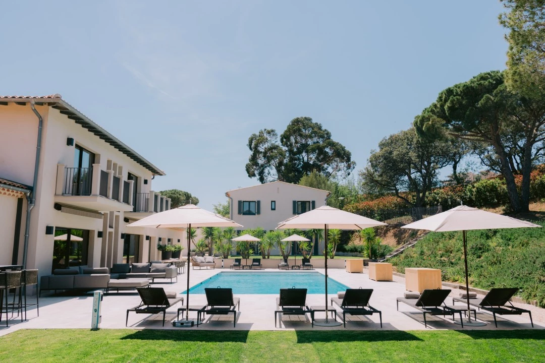 1673024243-France poolview1.webp